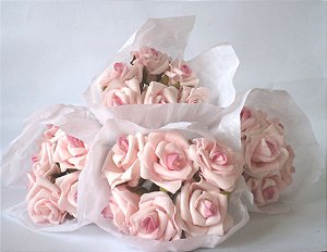 Mini buquê de rosas artificiais em EVA, cor rosa diamante