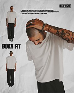 Camiseta Boxy Lisa Off White FIta Corp