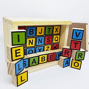 Alfabeto em Caixa com Letras Maiúsculas em Cubos 4+
