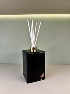 P) Difusor Pietra em Mármore São Gabriel Preto Escovado