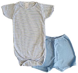 CONJUNTO DE PIJAMA INFANTIL COM BODY DE MANGA CURTA E SHORTS UNISSEX - LISTRAS AZUL E MARINHO E FUNDO BRANCO