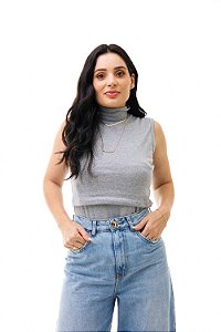 CAMISA FEMININA GOLA ALTA SEM MANGA COM ABERTURA PARA AMAMENTAÇÃO MESCLA