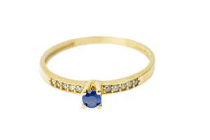 Anel ouro amarelo com safira de 10 pts e 12 diamantes aro 16