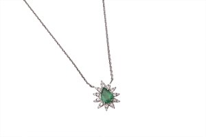 Gargantilha ouro branco com diamantes e esmeralda