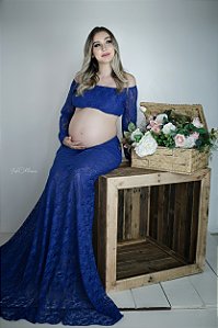 Conjunto para ensaio de gestante com saia godê e blusa manga longa em renda
