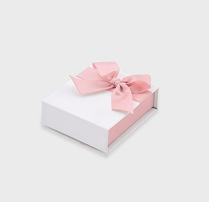 Embalagem de Papel com Laço Rosa
