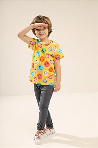 Camiseta Infantil Manga Curta Estampa Feliz