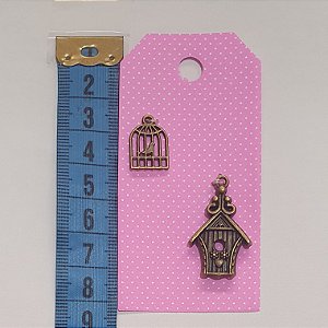 MINI PINGENTE DE METAL  GAIOLA E CASINHA DE PASSARINHO - 2 UNIDADES