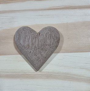 CORAÇÃO ENTALHADO  EM MADEIRA  -  5CM