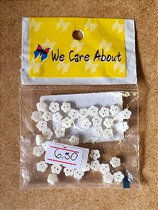 MINI BOTÃO FLOR BRANCO- 40 UNIDADES