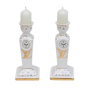 Castiçal em porcelana LV Branco - em Detalhes Dourados