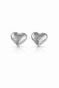 Brinco de Coração Trabalhado Folheado Em Rhodium Branco