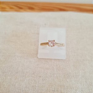 Anel Solitário Dourado