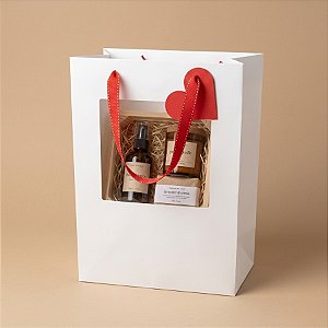 Sacola de Papel com visor duplo de PVC 26x15,5x15,5cm - Branca com Alça Vermelha e Tag de Coração - 1 unidade - Rizzo