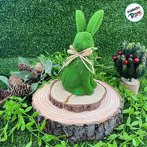 Coelho Decorativo de Grama em Pé com Laço de Palha - 20cm - 1 unidade - Rizzo