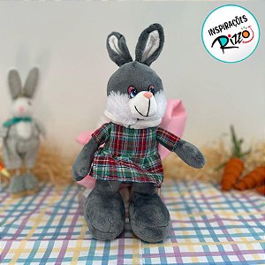 Coelho de Pelúcia Cinza com Roupa Xadrez para Pendurar - 29cm - 1 unidade - Rizzo