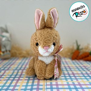 Coelho de Pelúcia Caramelo com Laço Rosa na Lateral Florido - 22cm - 1 unidade - Rizzo