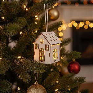 Enfeite Para Pendurar de Natal - Casa De Madeira Com LED Cor Quente - Branco - 8,5x6,5cm - 1 unidade - Cromus - Rizzo