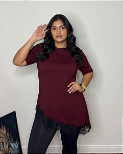 Blusa Feminina Plus Size Assimétrica com Renda