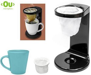 Mini coador de café com caneca de cerâmica.