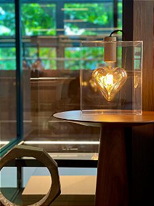 Luminária Coração Apertado (Fio preto)®