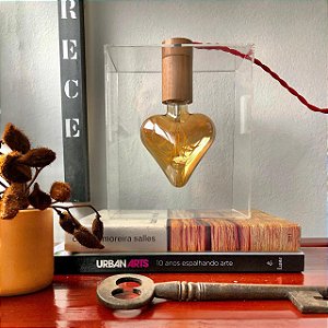 Luminária Coração Apertado (Fio vermelho)®