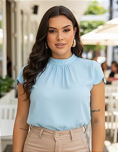 Blusa Feminina Lisa Crepe Manga Curta E Com Gola Justa