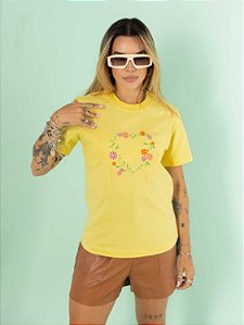 Tshirt Bordada Corações de Flores - Amarelo BB
