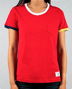 T-Shirt Vermelha com Detalhes