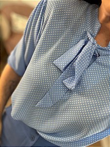 Blusa crepe gola laço poá