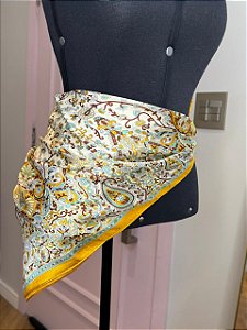Lenço efeito seda estampado