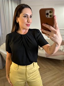 Blusa multi pregas