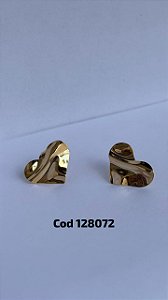 Brinco coração detalhado dourado
