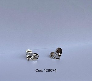 Brinco coração detalhado branco