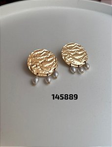 Brinco redondo detalhado pérolas dourado
