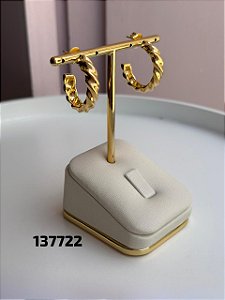 Brinco argola torcida lisa dourado