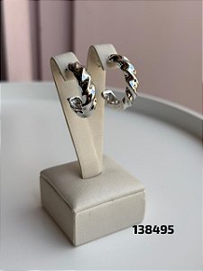 Brinco argola torcida branco