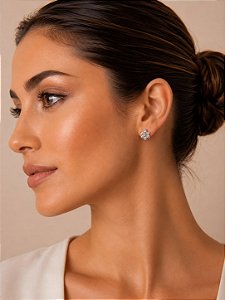 Brinco flor cristais branco