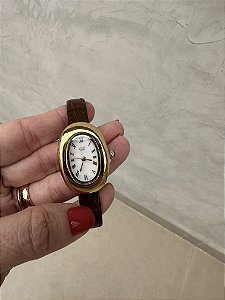 Acessório relógio dourado marrom