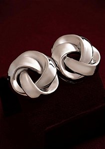 Brinco entrelaçado liso branco