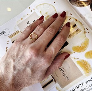 Anel coração vazado dourado regulável