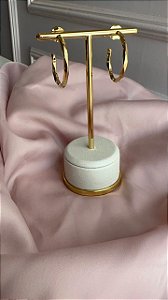 Brinco argola detalhada liso dourado