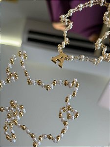 Colar letra A pérola dourado