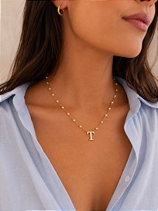 Colar letra T pérola dourado