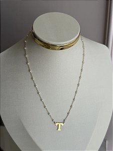 Colar letra T pérola dourado