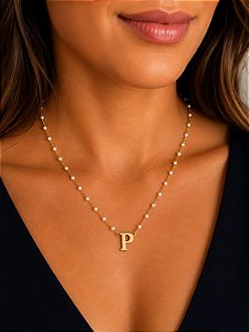 Colar letra P pérola dourado