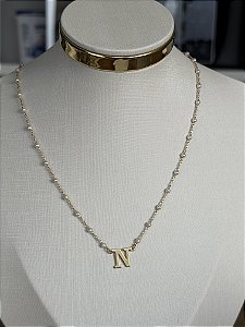 Colar letra N pérola dourado