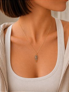 Colar mãe com 2 abraçados