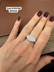 Anel oval zircônias ródio branco