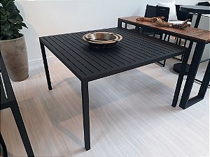 Mesa de jantar em alumínio ripada Novara quadrada